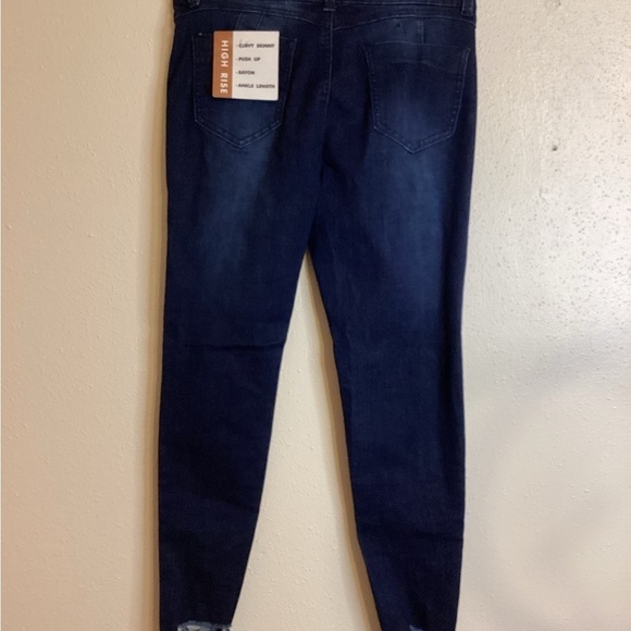 Simply Young NWT Women’s Jeans Size 11 - Picture 3 of 8